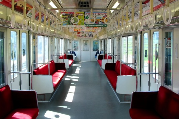 小田急の通勤型車両が採用した座席にはどんな時代背景が反映され