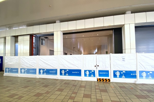 「海老名のりかえ　小田急線　大和のりかえ　　相鉄線」 案内板　相模鉄道　看板 小田原線「海老名駅」から相鉄線（相模鉄道本線）「海老名駅