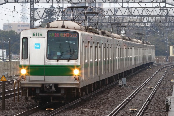 営団地下鉄の車両はどのようにして東京メトロの車両へと姿を変えたのか