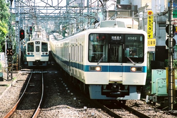 小田急の車両で使われる列車種別の配色はどのように変化してきたのか