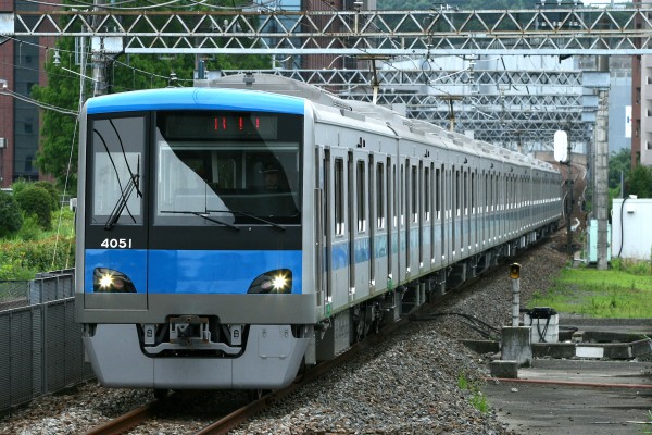 小田急の車両でHIDランプを採用した車両はどれぐらいあるのか