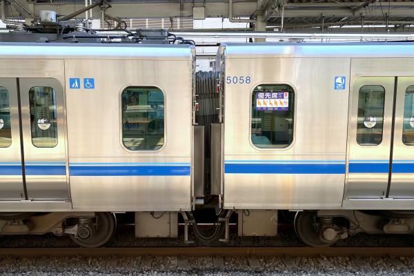 最新エルメス 小田急5000形の車体に書かれる車両番号はなぜ上部に移ったのか コレクション