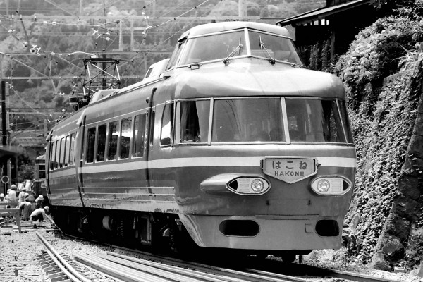 【鉄道愛好家】【非売品】小田急50年史　貴重 小田急の特急料金は約50年前と比較してどれぐらい上がっているのか
