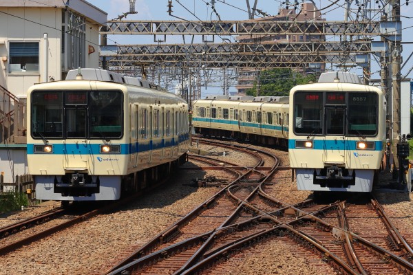 西武に譲渡される編成のヒントか 小田急8000形で行われる連結器の交換