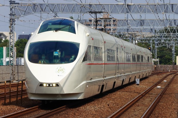 記念ヘッドマークが掲出された小田急のVSEの運転期間と充当列車