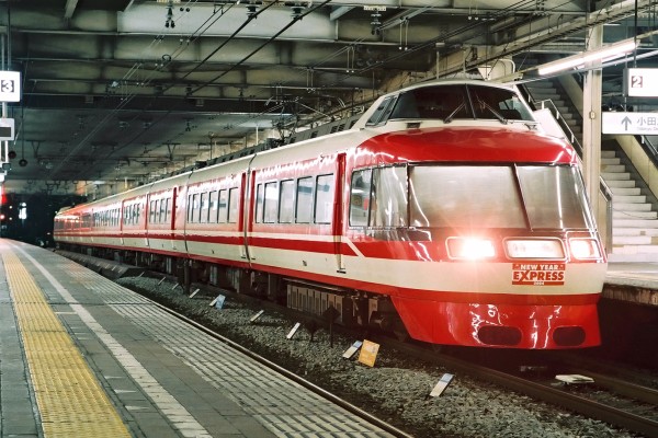 小田急ロマンスカーに干支ヘッドマーク｜鉄道ニュース｜2019年1
