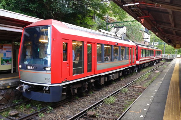 従来車とは各所が異なる箱根登山鉄道のアレグラ号はどんな車両なのか : Odapedia ～小田急のファンブログ～