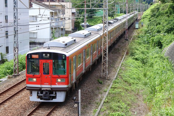 小田急線内を赤い1000形が走り回った夏の思い出を振り返る : Odapedia