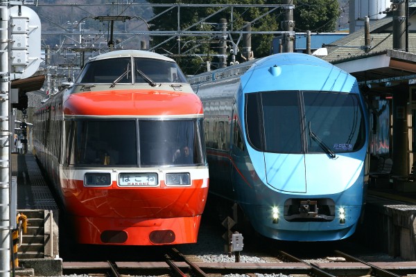 小田急 ロマンスカー 7000形LSE (復活旧塗装・ブランドマーク付
