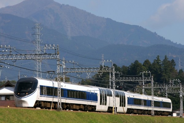 堅実な足回りとした少数派の2形式 小田急の20000形（RSE）とJR東海の