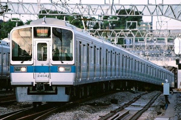 小田急の各駅停車で新宿から向ヶ丘遊園までを乗り通す所要時間は
