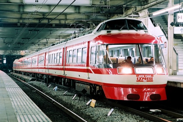 ロマンスカーVSE2013年ニューイヤー ヘッドマーク 小田急ロマンスカー「EXE」に就役30周年記念ヘッドマーク｜鉄道