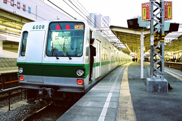 営団地下鉄の車両はどのようにして東京メトロの車両へと姿を変えたのか