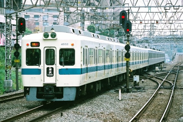 高性能化後も小田急4000形が圧倒的に異端車だった理由とは : Odapedia