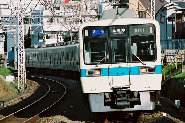 小田急8000形の4両を2本繋いだ8両はなぜ先行して消滅したのか