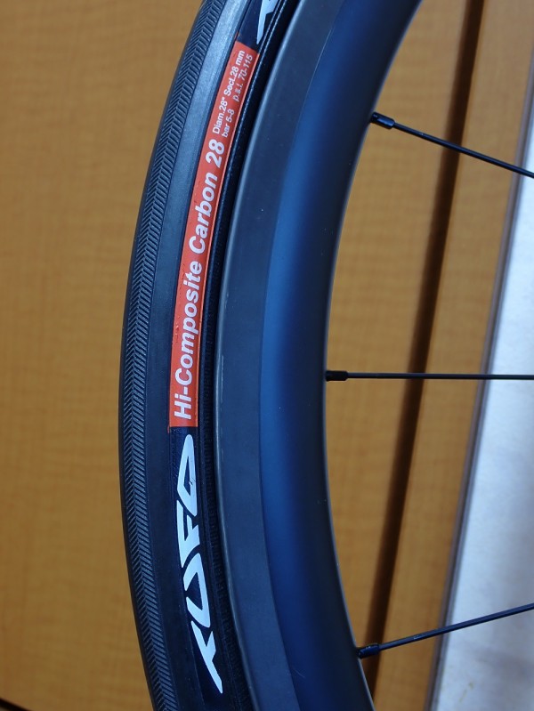 TUFO HI-COMPOSITE CARBON 28mm チューブラータイヤを購入した