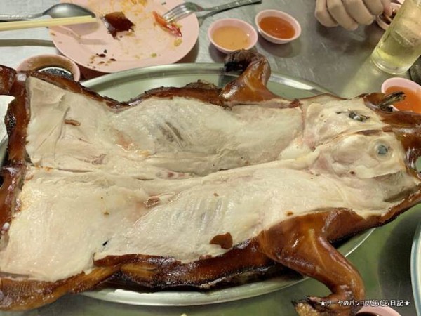 豚 子豚の丸焼きを食べてきました Moohun Song Phi Nong サーヤのバンコクだらだら日記 Powered By ライブドアブログ
