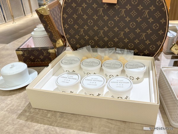 LV The Place Bangkok - Le Cafe Louis Vuitton】 at BTSチットロム駅