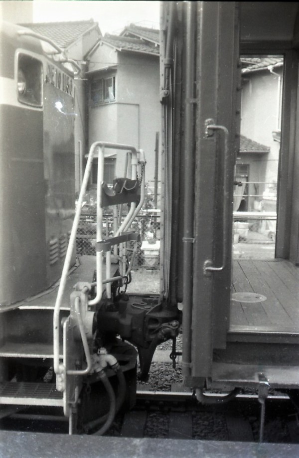 鉄道部品】和田岬線用旧型客車の窓の手すり【説明必読】 №572