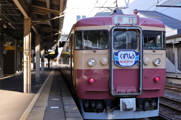 えちごトキめき鉄道413・455系「観光急行」が「新北陸色」に