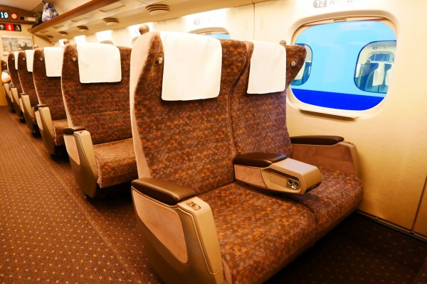 JR 東海道・山陽新幹線 N700系 グリーン車 シート座席 右R クッション