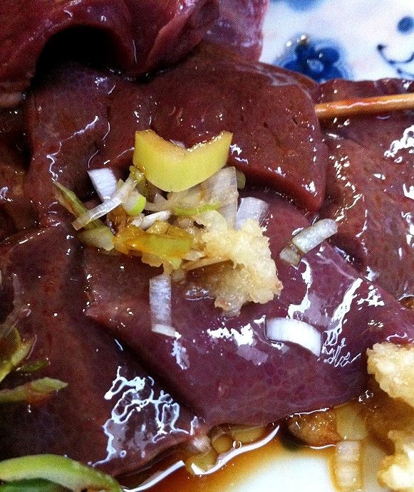 米山 レバ刺し つくね 半焼きカシラ等 赤羽 呑んで呑まれて食道楽 東京 Plus