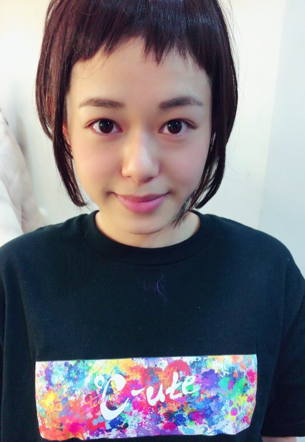 ℃-ute】鈴木愛理と有原栞菜がTwitterでコメントしあう仲だと話題に
