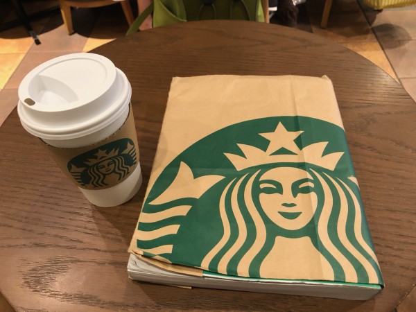 スターバックスの紙袋で作ったブックカバーがいい感じです のびーの食っちゃね だらだらな日々 食っちゃ寝生活してても意外と平気だったりする