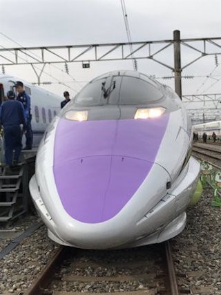 5月でエヴァ新幹線 活動限界 岡山駅に連日ファンが駆け付け 上り 下りの発車時刻は 岡山が午前9時57分と午後0時32分 世界 地域 岡山 に目を向けグローバル 366 岡山県を中心にグローカル Gps Aps