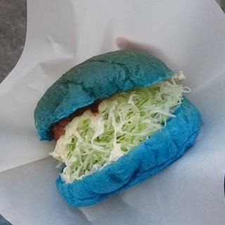 岡山県倉敷市 真っ青 なハンバーガー の謎 なぞ ナゾ 世界 地域 岡山 に目を向けグローバル 366 岡山県を中心にグローカル Gps Aps