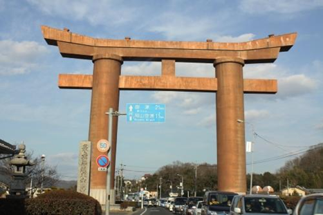 京都 の 伏見稲荷 とともに三大稲荷 岡山 最上稲荷 イオンモール岡山へ つれづれなるままの散歩道 関西の四季gps 京都 岡山 中心 グローカル 366 Aps