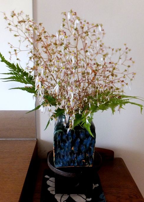 花瓶に生けた花 hqdefault.jpg