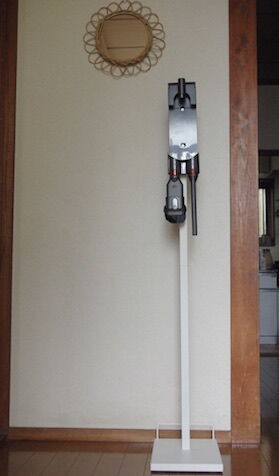 物の定位置を 買ってみた ダイソンクリーナー わが家の収納場所 古く小さく愛しいわが家 北欧家具とのくらし Powered By ライブドアブログ