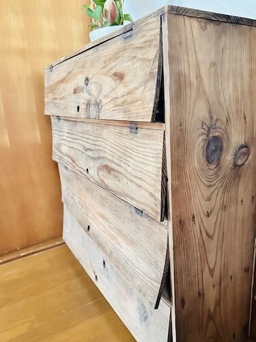 古家具店で買ったパタパタ棚、わが家の使い道 : 古く小さく