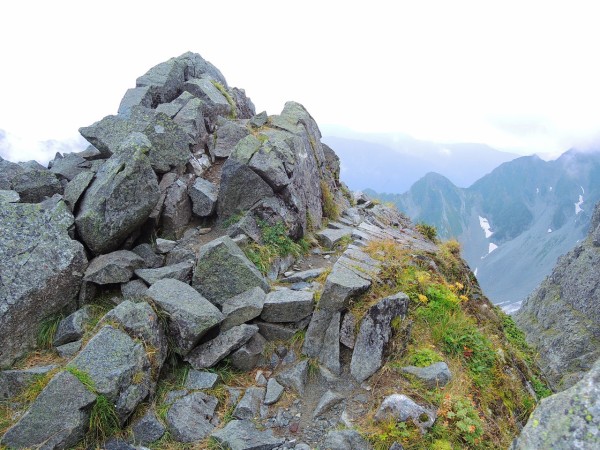 怖っ 穂高岳山荘 涸沢槍 北穂 青空の下に