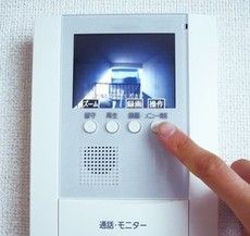 玄関でチャイムが鳴った時 あなたは出る 無視する 木になるニュースまとめ