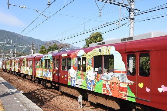 11月16日撮影 養老鉄道にて、ハローキティのラッピング 全部の絵柄狙い