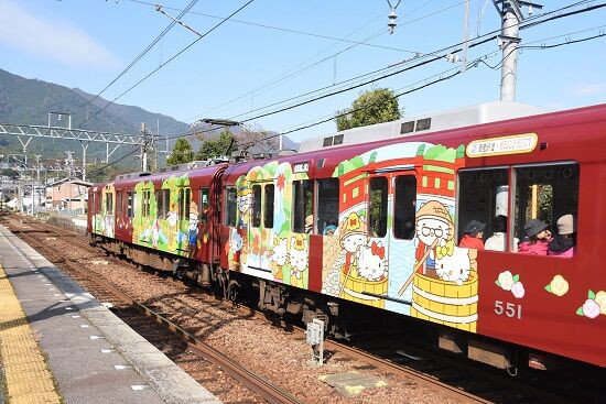 11月16日撮影 養老鉄道にて、ハローキティのラッピング 全部の絵柄狙い