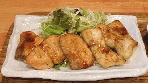 秋鮭とカジキマグロのムニエル 定食 蕾 支配人のたららんな日々