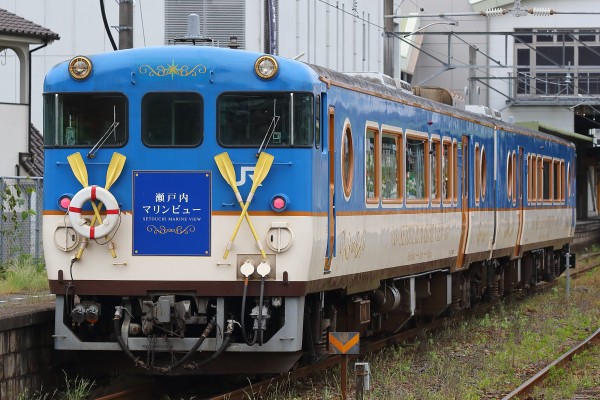 キハ47系改造の瀬戸内マリンビュー＠坂 : 支配人のたららんな日々♪