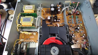 SONY CDP-333ESJ、なかなか贅沢な造り : 音の牢獄