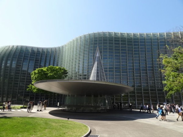 国立新美術館 と 東京ミッドタウンの間の移動 東京散策記 良月 りょうげつ の たび日記