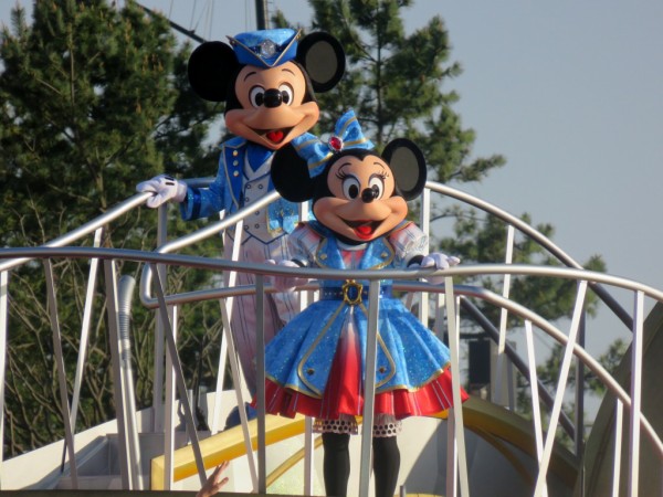 悲しいほどお天気 おめでとう 東京ディズニーリゾート37周年 おばさんと小学生の内緒のディズニー