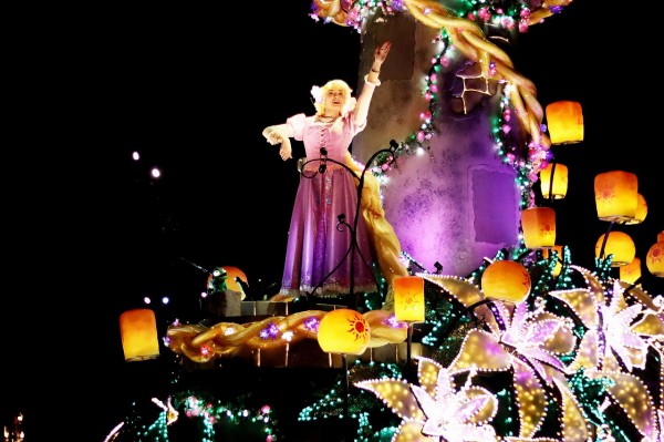 エレクトリカルパレード ア スペシャルトリート 彼女のいないフロートに泣く おばさんと小学生の内緒のディズニー