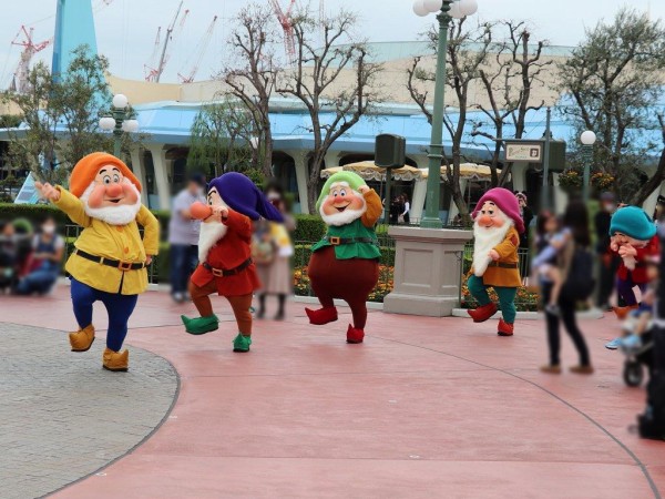 ハイホー ディズニーランドバンドさんと七人の小人 おばさんと小学生の内緒のディズニー