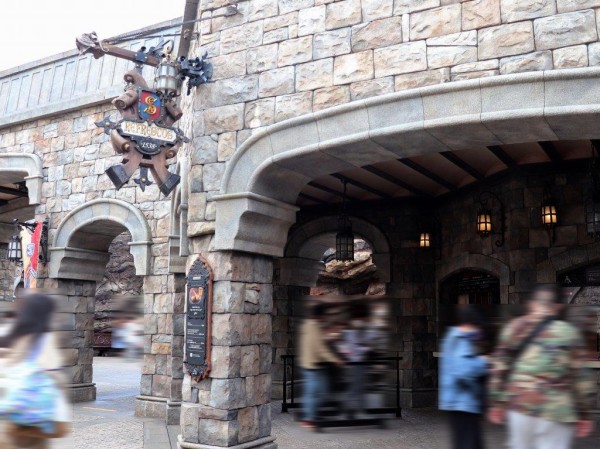 マンマビスコッティーズベーカリーの季節のクロワッサンサンド おばさんと小学生の内緒のディズニー