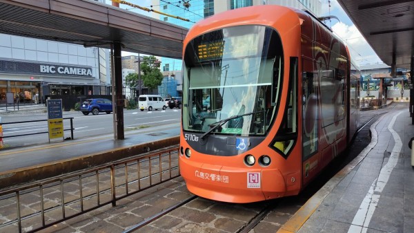 広島電鉄5100形5110号「広島交響楽団ラッピング電車」 : 鮮魚特急