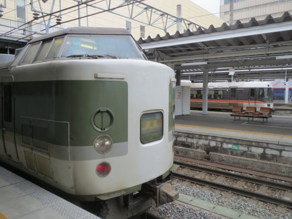 信州旅行記】妙高3号 長野→直江津(平成26年5月) : 鮮魚特急・ボックス席