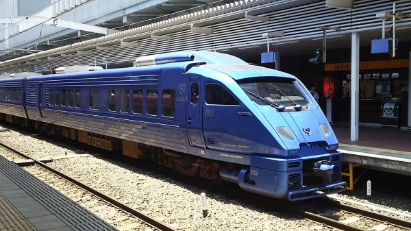 JR九州の客室乗務員が着用していた【つばめ】のピンズ つばめレディ