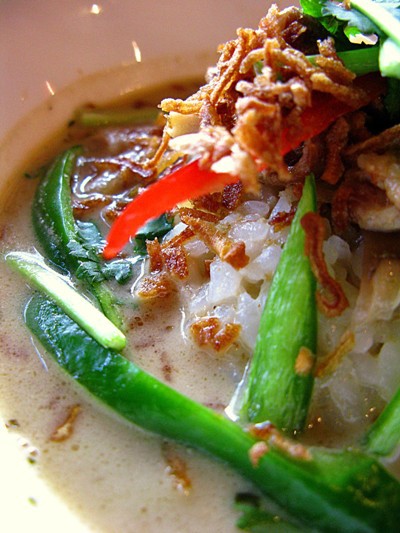 A151 Factory 出会いの食工場にグリーンカレーラーメン 大阪のほんま